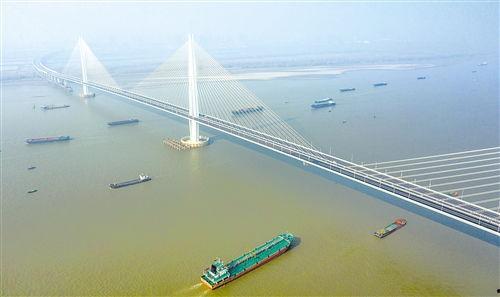 江心洲网红大桥,跨越江心的璀璨新地标