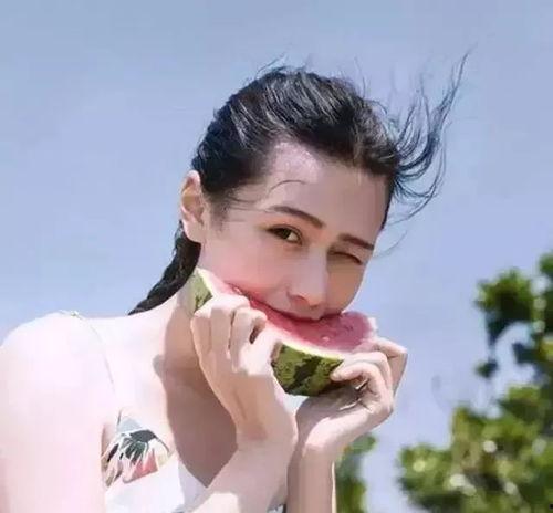 吃瓜图片女生头像高清,高清女生头像中的吃瓜风情